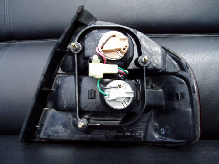 スバル/レガシイ/BE系/4ドアセダン/左テールランプ