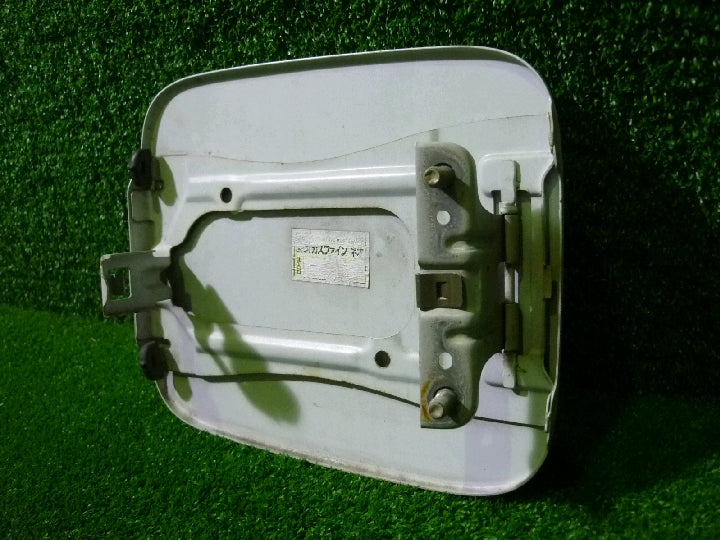 スズキ/ワゴンRプラス/MA63S/フューエルカバー/ハローキティ肖像入り