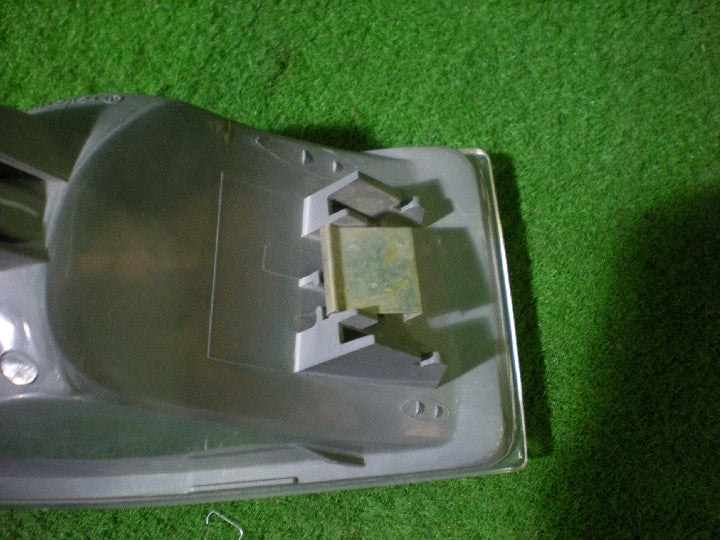 三菱/グランディス/N94W/フロント右ターンシグナルランプ