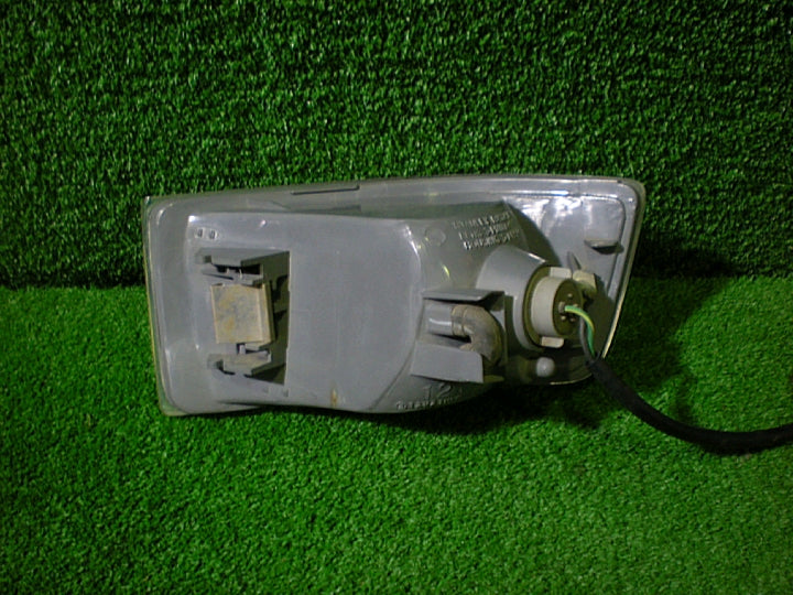 三菱/グランディス/N94W/フロント右ターンシグナルランプ