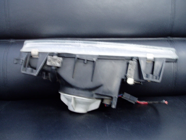 マツダ/ボンゴ/SSF8R/右ヘッドライト