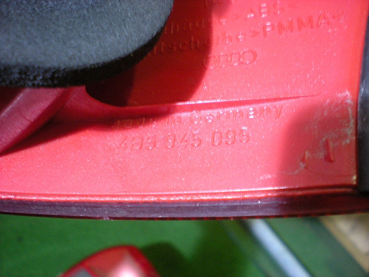 アウディ/A6 4B/左テールランプ/純正