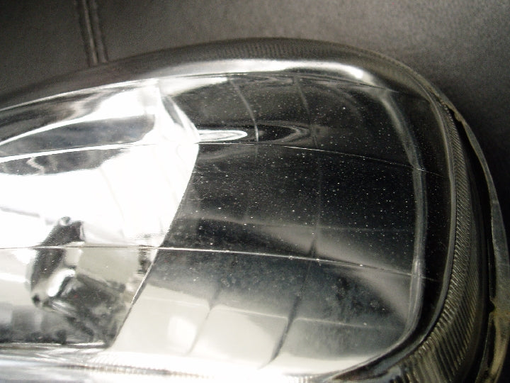 レンズ内側表面に少し汚れが有ります。