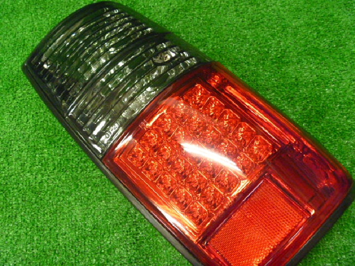 トヨタ/ランドクルーザー/80系/LED/右テールランプ