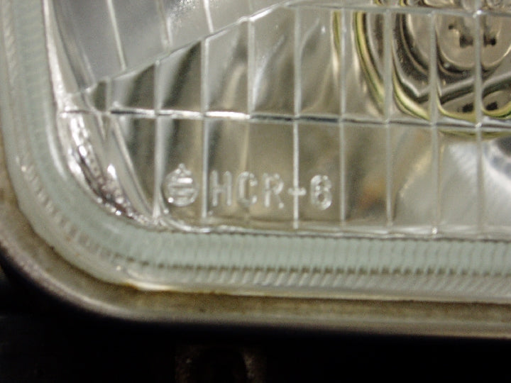 いすゞ/ミューウィザード/UCS69GW/右ヘッドランプ