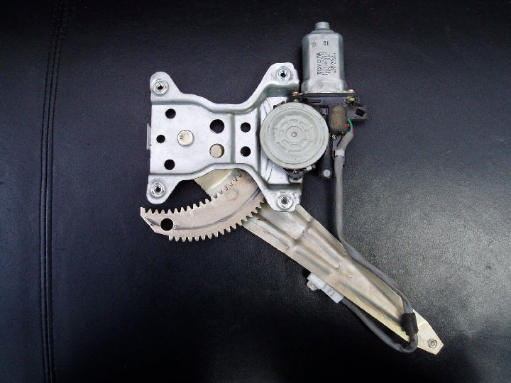 トヨタ/プリウス/NHW10/リヤ右パワーウインドモーター