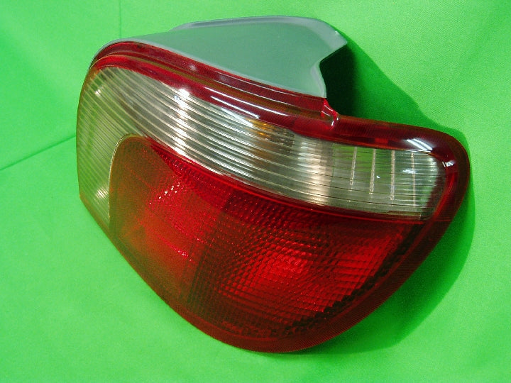 トヨタ/ヴィッツ/SCP10/右テールランプ