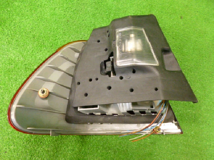 GF-AL19/BMW/318i/純正/右テールランプ