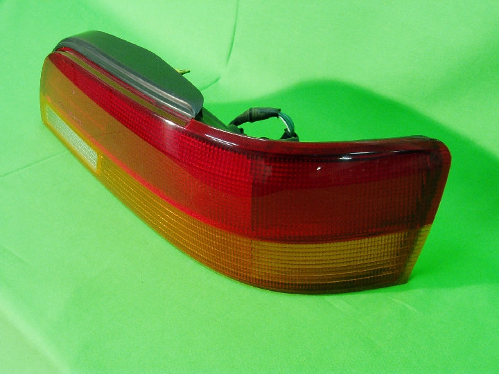 トヨタ/カローラ・レビン/AE110/右テールランプ
