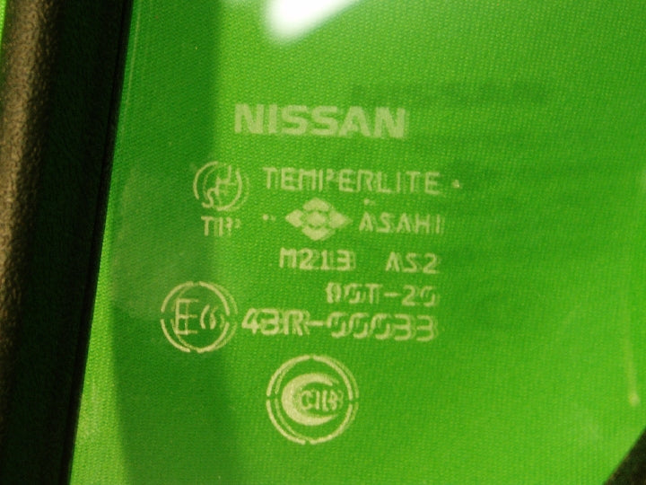日産/セフィーロ/A33/リヤ右ドアコーナーガラス