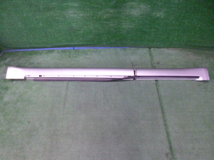 純正品番 F:75830-30070 R:75850-30300