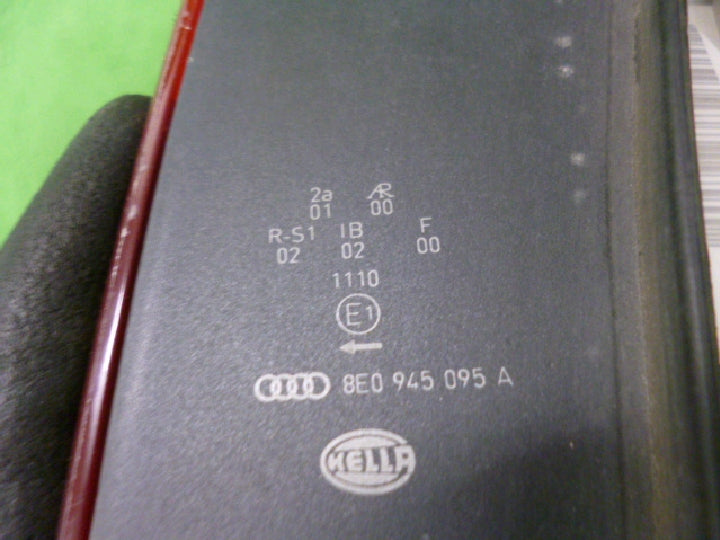 アウディ/A4/純正/テールランプ/左側/リアフォグ付き