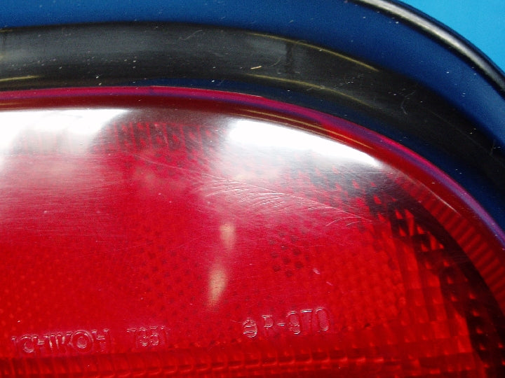 やや目立つキズ有ります