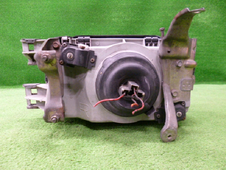 トヨタ/旧車/TE71/後期/スプリンター/純正/右ヘッドライト