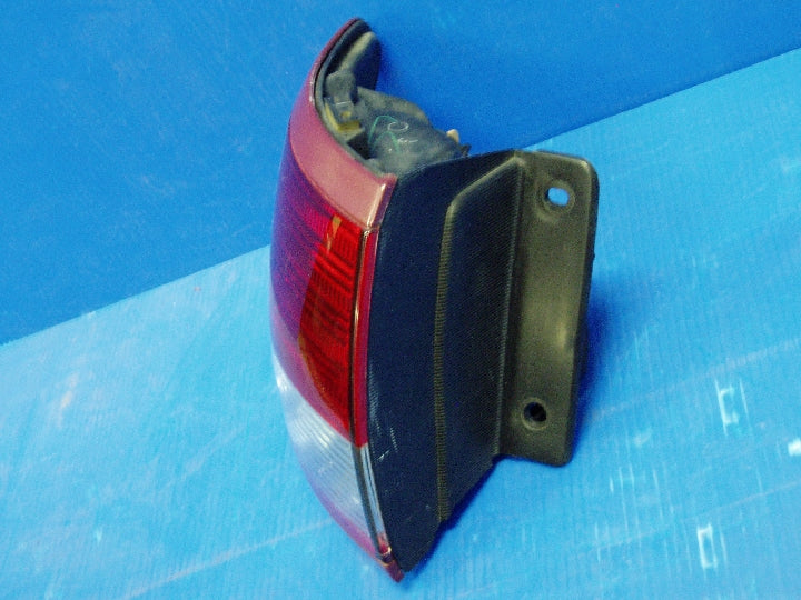 日産/アベニール/PNW11/左テールランプ