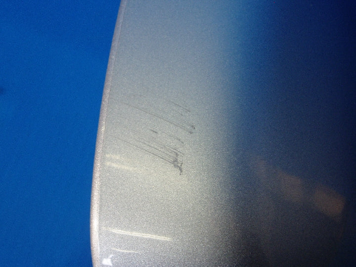 カバー外側のキズです