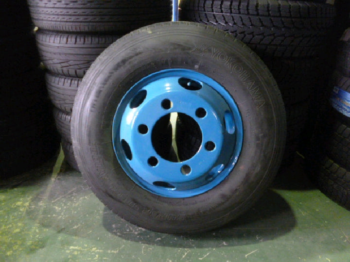 215/85R16 120/118L LT 96年製