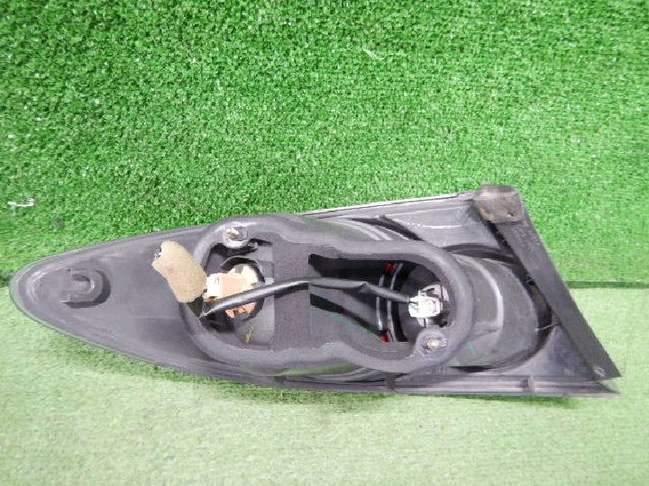 マツダ/GG系/アテンザスポーツ/純正/右テールランプ/外側