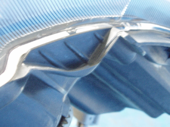 ハウジング下側の破損箇所です