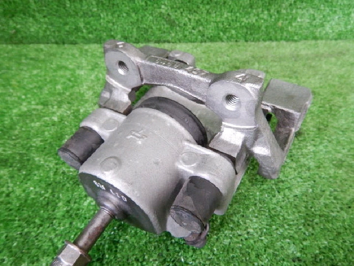 BMW/5シリーズ/セダン/純正/リア右キャリパー