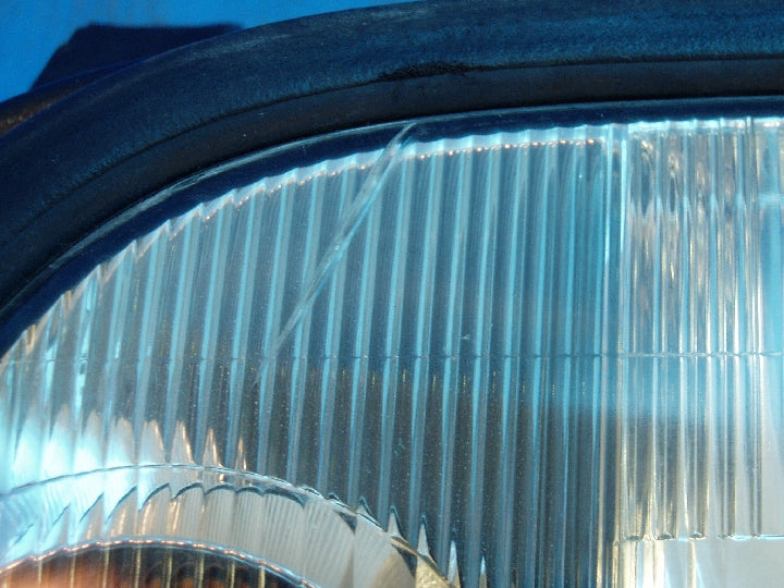 フォグランプ側に深いエグレ傷有ります