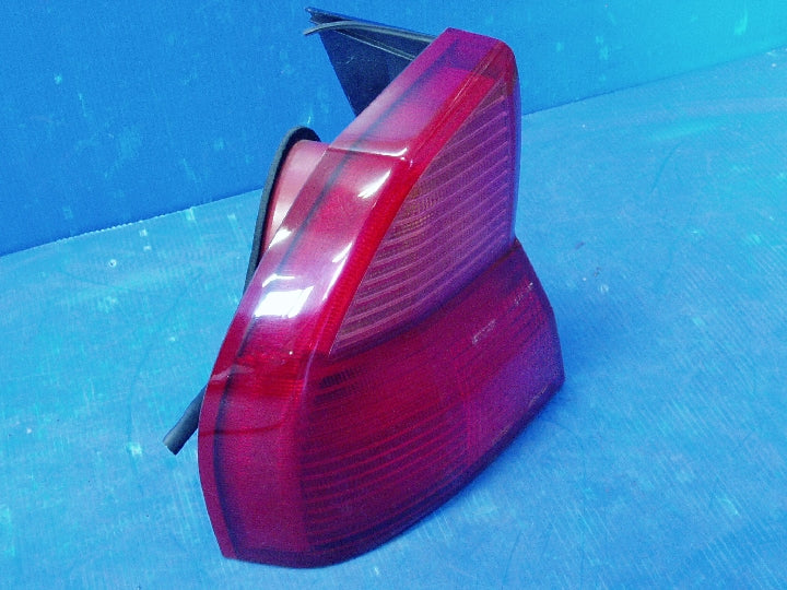 三菱/ディアマンテ/F47A/左テールランプ