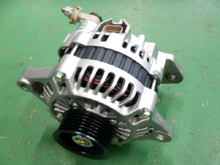 日産/V10/ティーノ/純正/オルタネーター/ダイナモ