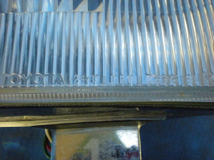 TOYOTA 26-37 JAPAN KOITO 88 R
