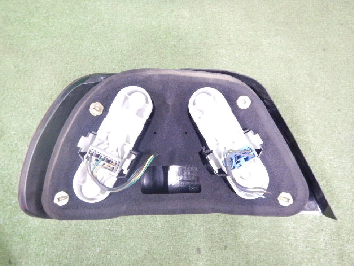 ボルボ/4B系/S40/純正/右テールランプ