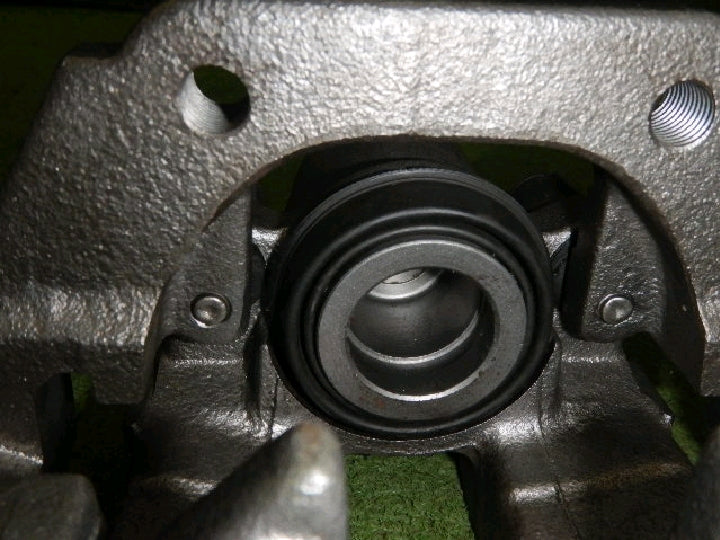 BMW/740i/E65/リヤ右キャリパー