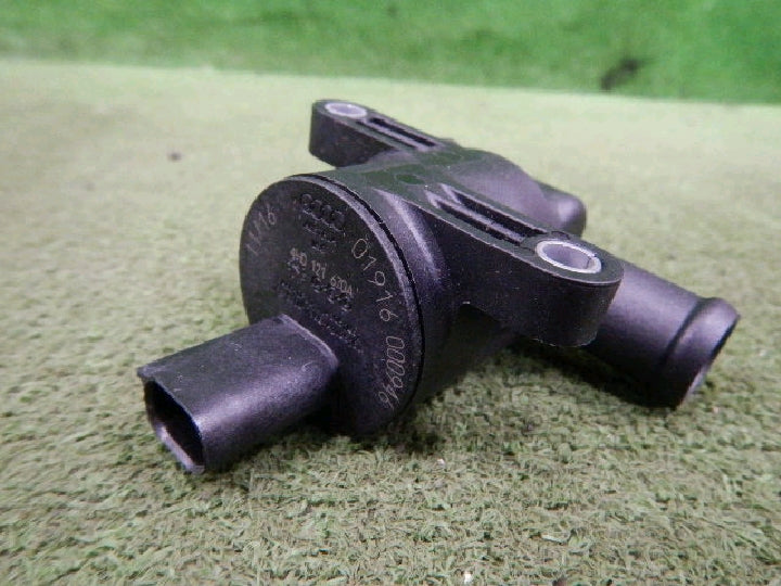 アウディ・A8/D4系/クーラントソレノイドバルブ/新品