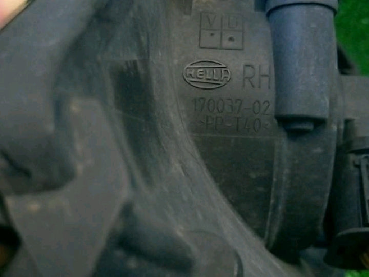 BMW/320i/US20/右フォグランプ/ハロゲン/純正