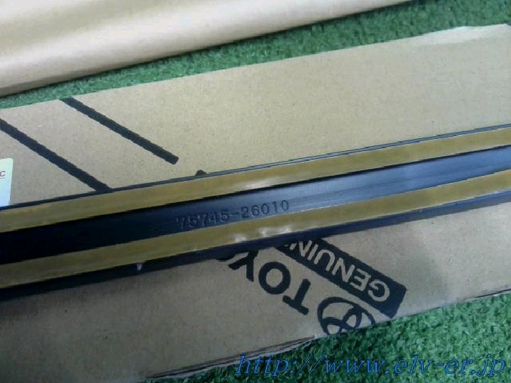 ハイエース/200系/Rドアプロテクターモール/新品/トヨタ純正