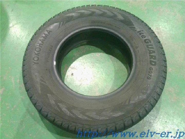 215/80R16 22年