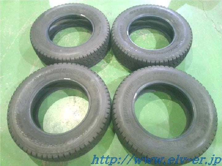 215/70R15 22年