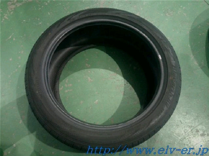 225/45R18 22年