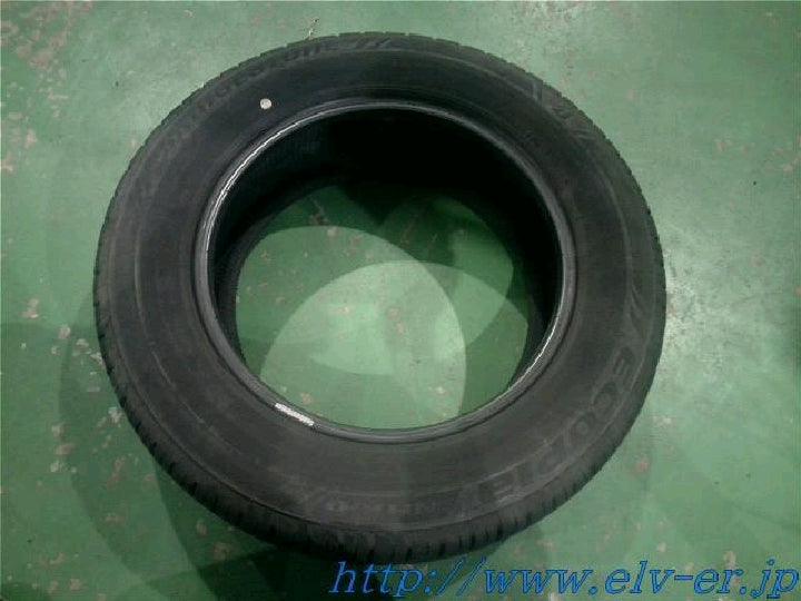215/60R16 19年