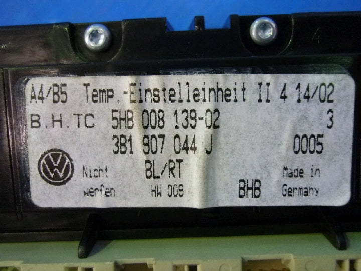 フォルクスワーゲン/パサート/GF-3BAMXF/エアコンスイッチパネル