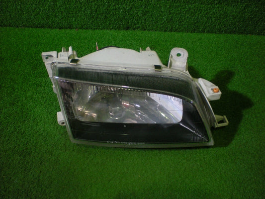 ＳＴ１９５Ｇのカルディナの右ライトです。