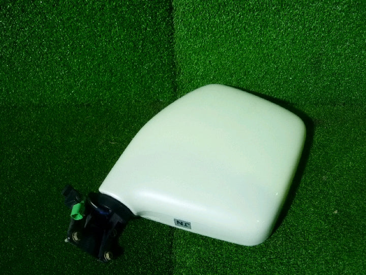 純正品番８４７０２－７６Ｆ７２－Ｚ７Ｔ
