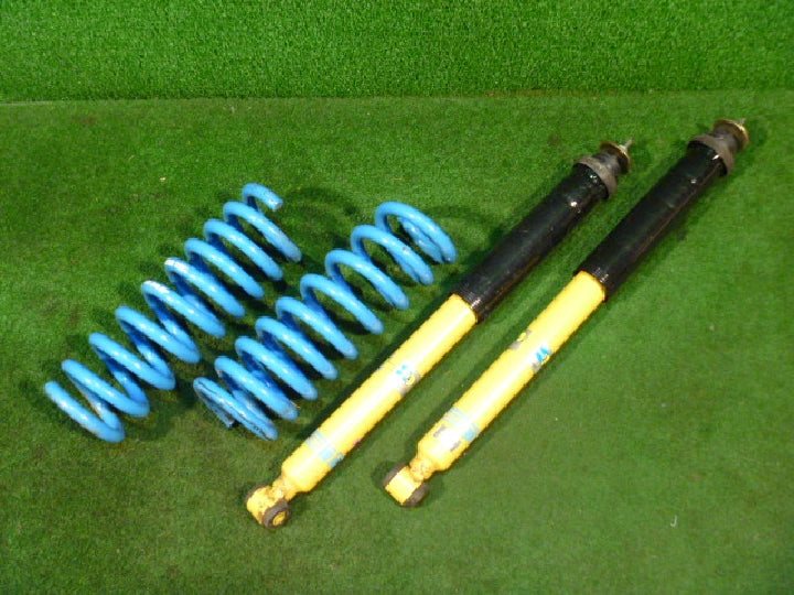 ショック記載番号：Ｆ４－ＢＥ３－６２０４－Ｈ０、サス記載番号：Ｅ４－ＦＤ１－Ｙ４４９Ａ００
