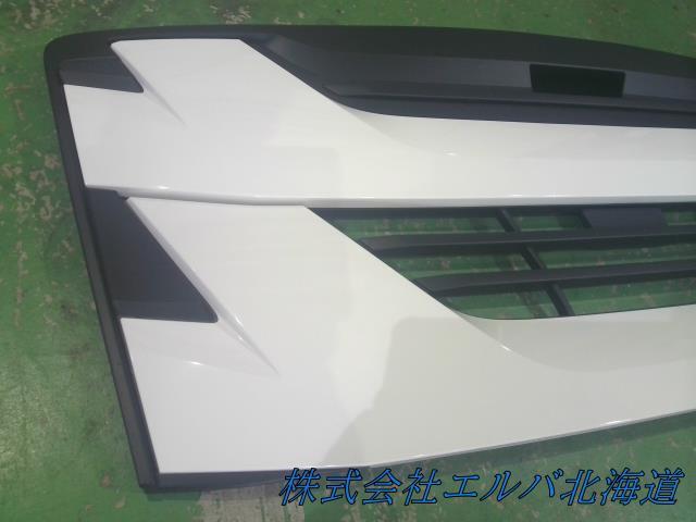 【大型商品】ギガ・白・中古品・いすゞ・ギガ・純正　ラジエータグリル