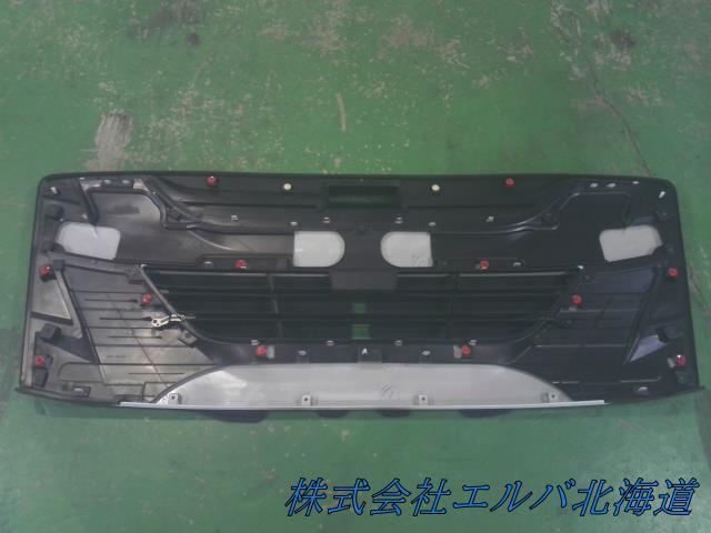 【大型商品】ギガ・白・中古品・いすゞ・ギガ・純正　ラジエータグリル