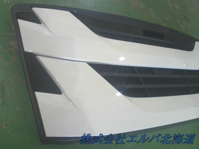 【大型商品】ギガ・白・中古品・いすゞ・ギガ・純正　ラジエータグリル