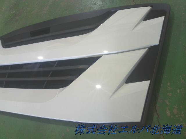 【大型商品】ギガ・白・中古品・いすゞ・ギガ・純正　ラジエータグリル