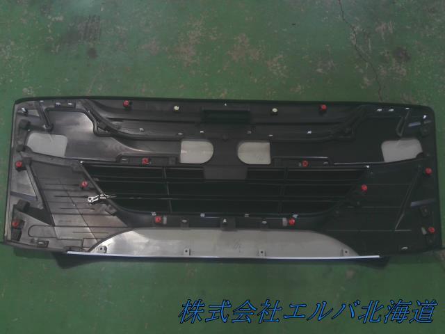【大型商品】ギガ・白・中古品・いすゞ・ギガ・純正　ラジエータグリル
