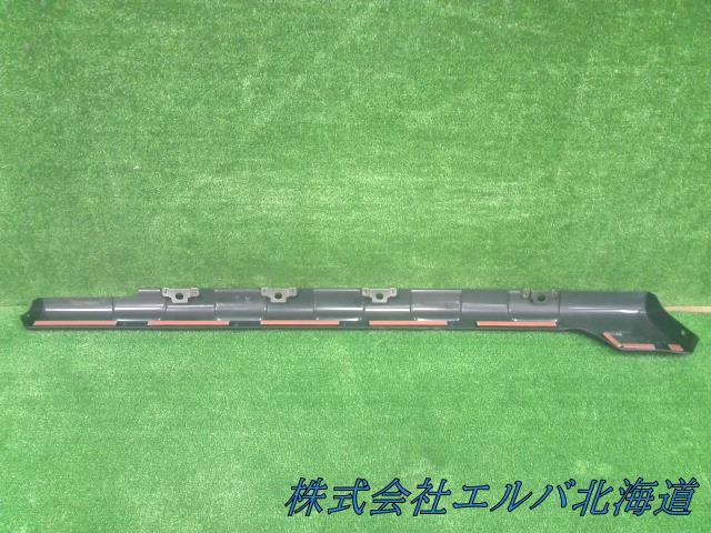 スズキ・ジムニー・ＪＢ６４Ｗ・左サイドアンダーガーニッシュ・黒無塗装・素地
