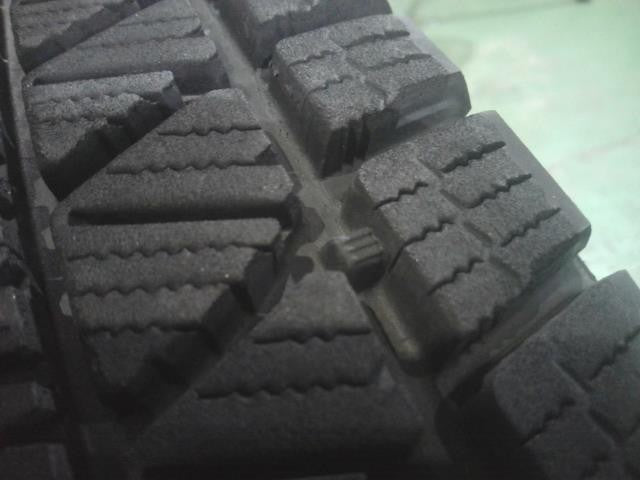 ２１５／７０Ｒ１６・ブリヂストン・ＤＭ－Ｖ３・スタッドレスタイヤ・４本セット