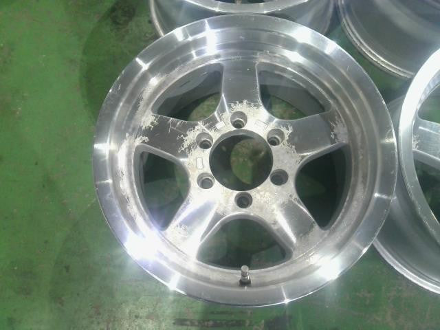 １６×８．０Ｊ＋０・６穴・社外・５スポーク・４×４・アルミホイール・４本セット
