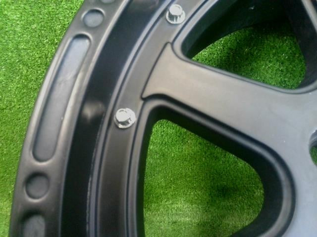 １６×５．５Ｊ+２０　５穴ＰＣＤ１３９．７／ＭＬＪ・ＸＴＲＥＭＥ－Ｊ・ジムニー／アルミホイール　１本のみ